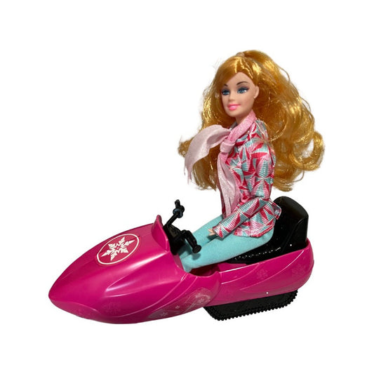 Muñeca Articulada Betty Trineo De Nieve Con Accesorios  Fucsia